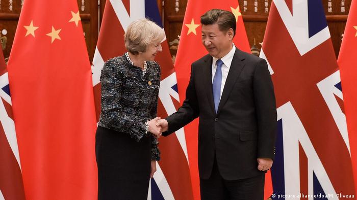 Theresa May und Chinas Präsident Xi Jinping (picture-alliance/dpa/M. Oliveau)