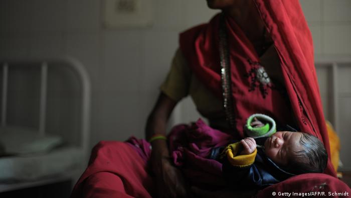 Indien Geburtenrate (Getty Images/AFP/R. Schmidt)
