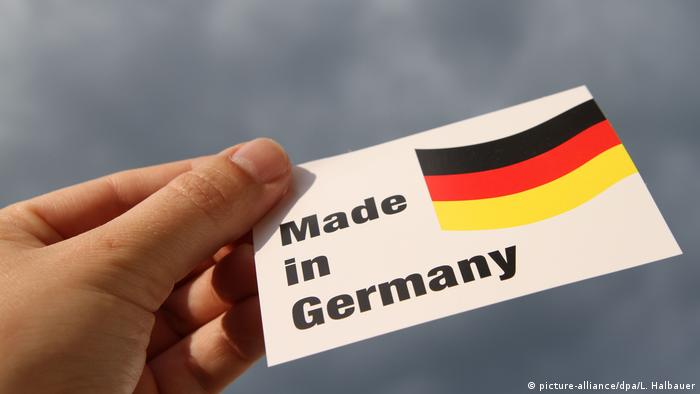 کشور آلمان در سال ۲۰۱۷ بالغ بر یک هزار و ۲۷۹ میلیارد یورو صادرات و تقریبا یک هزار و ۳۴ میلیارد یورو واردات داشته است. بدین ترتیب آلمان در این سال با ۲۴۵ میلیارد یورو تراز مثبت تجاری، قهرمان صادرات جهان شد. بعد از آلمان، چین با ۱۹۰ میلیارد یورو و ژاپن با ۱۷۰ میلیارد یورو در رتبه‌های بعدی قرار گرفتند.
