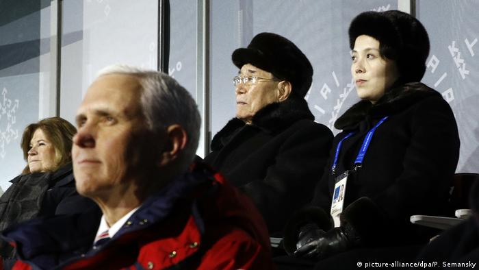 Mike Pence y Kimo Yo-jong, la hermana de Kim Jong-un, durante la ceremonia de apertura de los Juegos Olímpicos de Invierno de 2018 en Pyongyang.