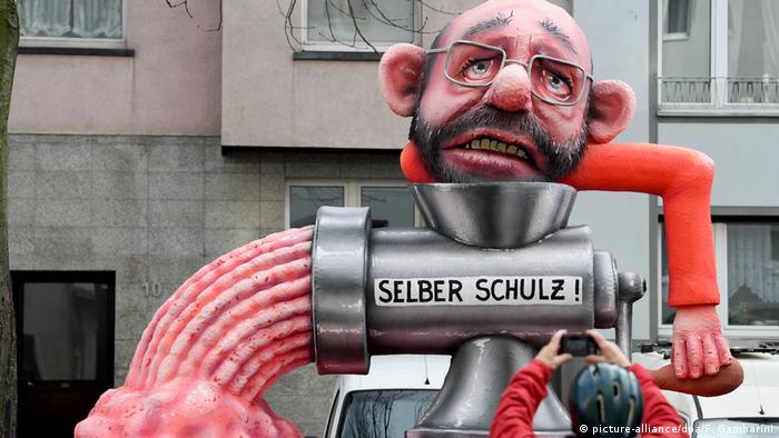 Bildergebnis für Donald Trump and Russian bear  German Carnival Parade