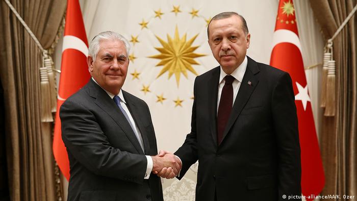 Türkei Ankara US Außenminister Tillerson und Erdogan (picture-alliance/AA/K. Ozer)