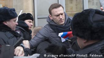 Russland Wahlen - Alexei Navalny wird festgenommen (picture alliance/AP Photo/E. Feldman)