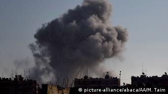 Syrien Luftangriffe auf Ost-Ghuta (picture-alliance/abaca/AA/M. Taim)