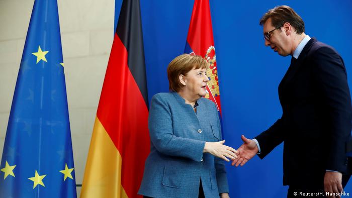 Deutschland Serbien Vucic bei Merkel (Reuters/H. Hanschke)