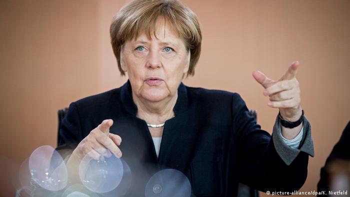 Bundeskanzlerin Angela Merkel Kabinettssitzung (picture-alliance/dpa/K. Nietfeld)