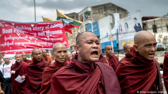 Buddhist monks protesting against Rohingya (Getty Images/J. Gratzer)
