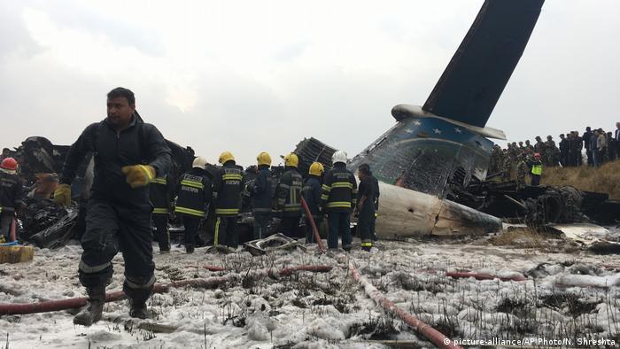 Resultado de imagen para En fotos: Accidente aéreo en Nepal deja 49 muertos y 22 heridos