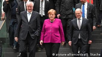 Horst Seehofer (CSU), Angela Merkel (CDU) şi Olaf Scholz (SPD) - marea coaliţie