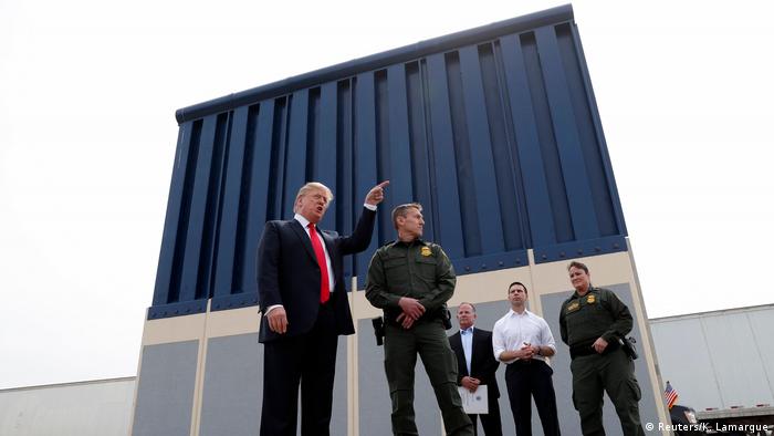 Bildergalerie Trump besichtigt Mauer-Prototypen (Reuters/K. Lamarque)