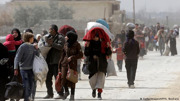 Syrien Massenflucht aus Ghuta (Getty Images/AFP/L. Beshara)