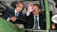 Hannover Messe 2005 | Wladimir Putin & Gerhard Schröder fahren Traktor