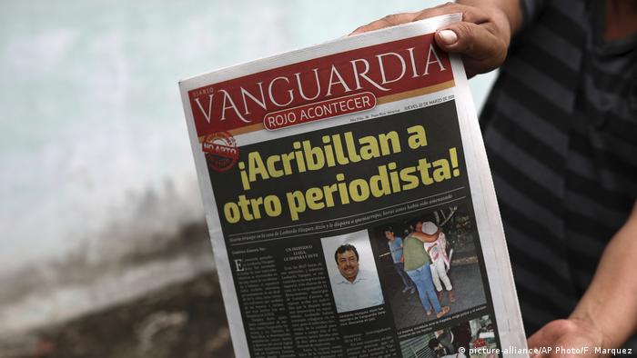 El periodista Leobardo Vázquez, asesinado por sicarios en el estado de Veracruz, es el último en ser ajusticiado en una región en donde el crimen organizado y las autoridades de gobierno cooperan entre sí. 