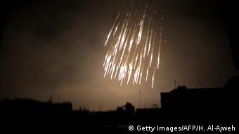 Imagen de lo que parece ser un ataque aéreo con fósforo sobre Duma.