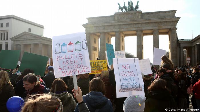Manifestación ante la Embajada de Estados Unidos en Berlín. 