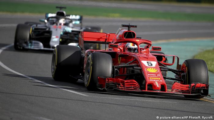 Formel 1 Großer Preis von Australien | Vettel vor Hamilton (picture-alliance/AP Photo/R. Rycroft)