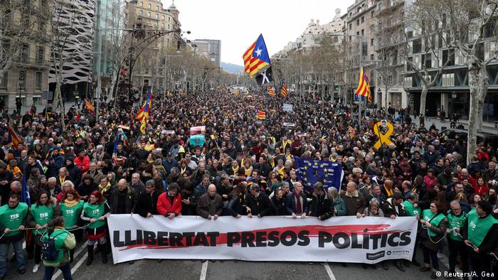  Spanien Barcelona Demonstration nach Inhaftierung von Puigdemont (Reuters/A. Gea) 