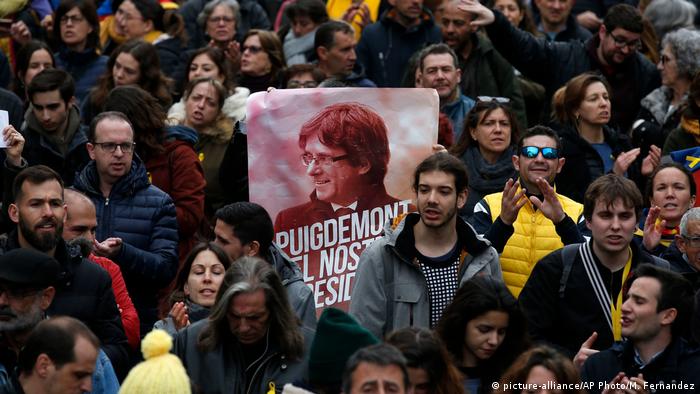 کاتالونیا پس از بازداشت پوجدمون شاهد گردهمایی‌های اعتراضی گسترده‌ای بود