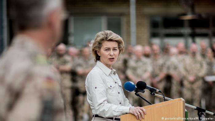 German Defense Minister Ursula von der Leyen (picture-alliance/dpa/M. Kappeler)