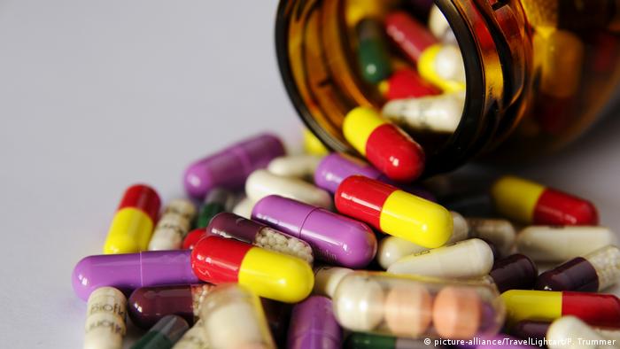 Pills, Pillen, Tabletten, Gesundheit, Health (picture-alliance/TravelLightart/P. Trummer)