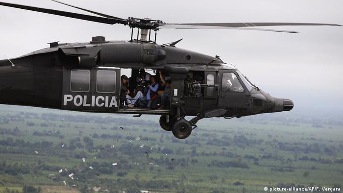 Kolumbien - Polizeieinsatz - Drogenfahndung (picture-alliance/AP/F. Vergara)