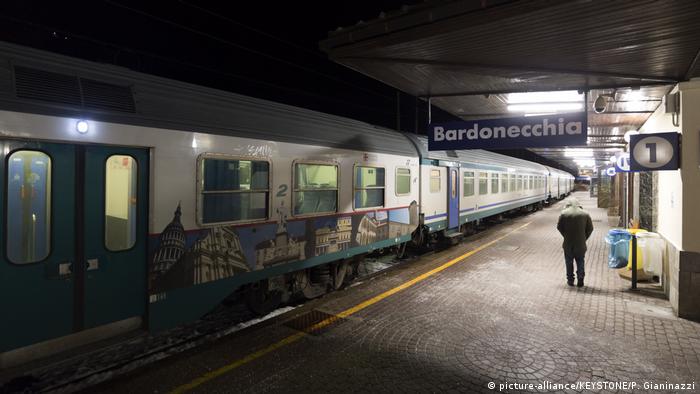 Italien Bahnhof Bardonecchia (picture-alliance/KEYSTONE/P. Gianinazzi)