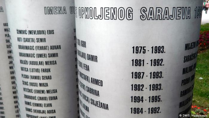 Bosnien und Herzegowina Jahrestag Befreiung Sarajevos im Bosnienkrieg | Denkmal für getötete Kinder (DW/S. Huseinovic)