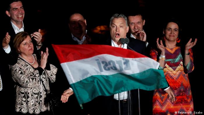 Ungarn Wahlen Viktor Orban Wahlsieg Jubel (Reuters/B. Szabo)