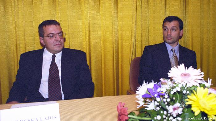 Ungarn Lajos Simicska und Viktor Orban 1999 (picture-alliance/dpa/A. Kovacs)