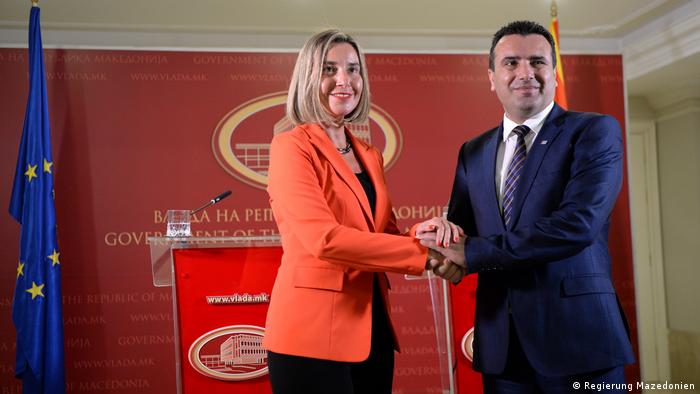 Federika Mogherini mit mazedonischem Ministerpräsidenten Zoran Zaev (Regierung Mazedonien)