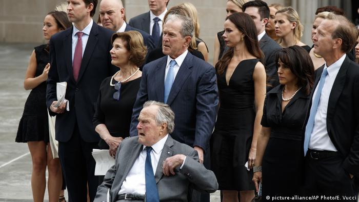 Beerdigung der ehemaligen First Lady Barbara Bush (picture-alliance/AP Photo/E. Vucci)