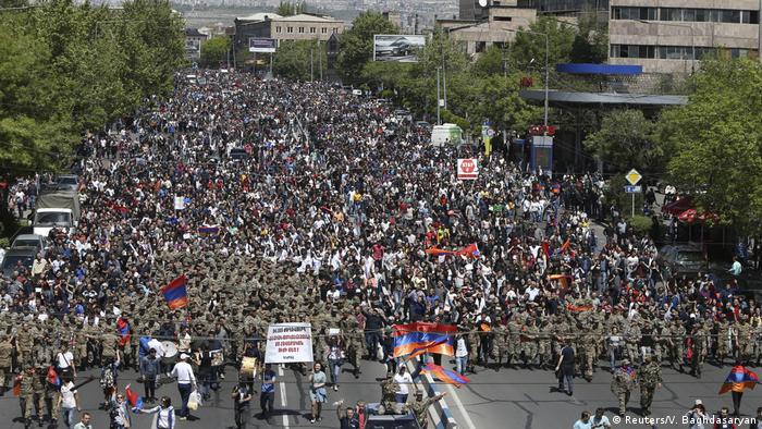 Ermenistan'da hükümeti protesto gösterileri 11 gündür sürüyor 