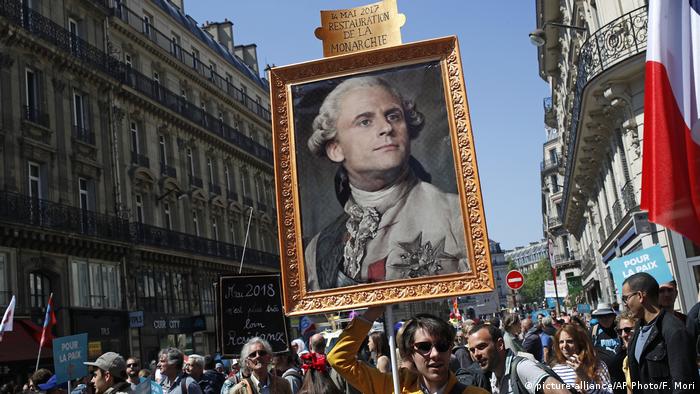 Frankreich Paris Proteste gegen Macron (picture-alliance/AP Photo/F. Mori)