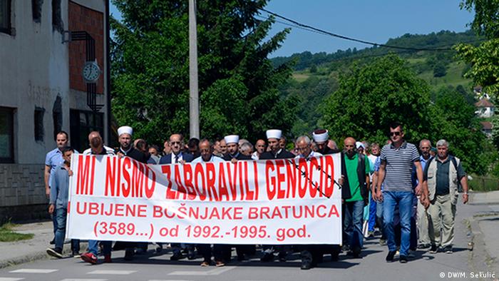 Bosnien und Herzegowina, Republika Srpska - Erinnerung an ermordete Bosnier von Bratunec (DW/M. Sekulić)