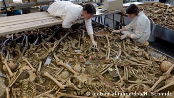 Алхеолози работят в масов гроб от времето на Трийсетгодишната война