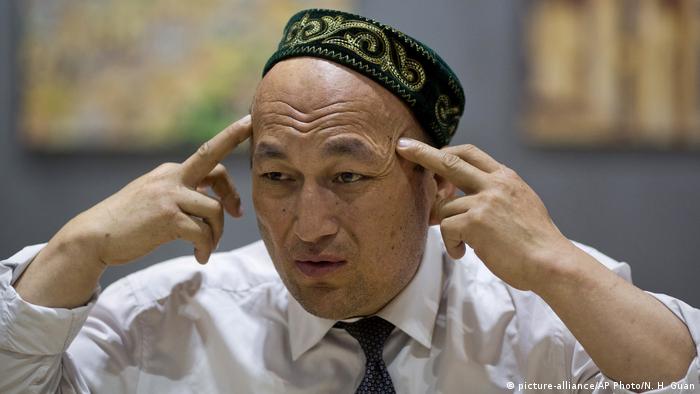 Kasachstan Muslimische Camps in China (picture-alliance/AP Photo/N. H. Guan)