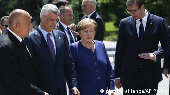 Bulgarien EU-Balkan-Gipfel in Sofia | Merkel & Vucic (picture alliance/AP Photo)