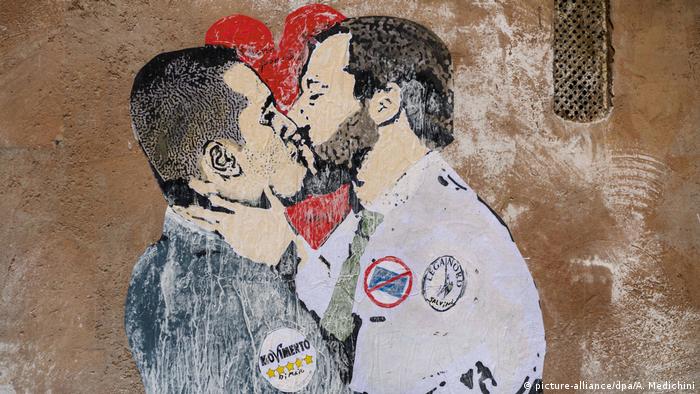 Grafiti de los líderes de los partidos M5S, Luigi di Maio, y Matteo Salvini, del partido la Liga. 