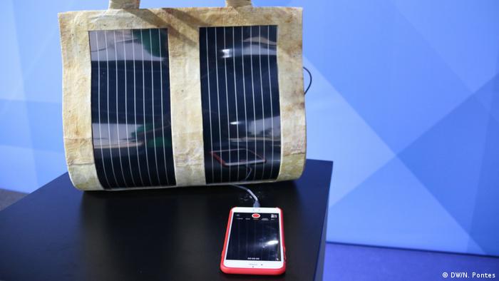 A startup Flying to the Sun, do Rio de Janeiro, desenvolveu bolsas que geram energia solar
