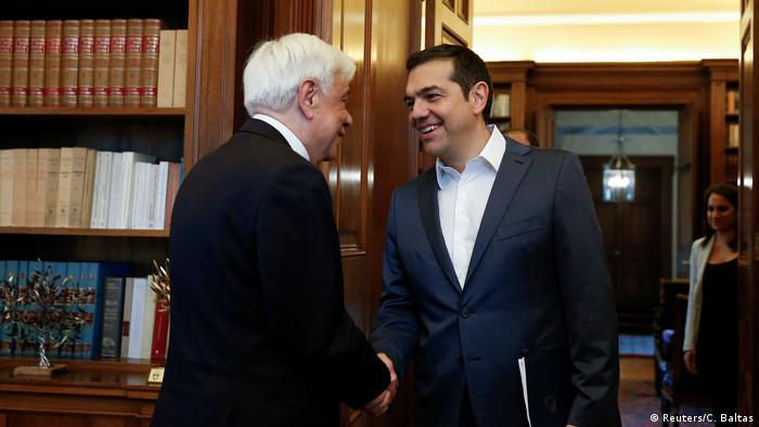 Griechenland Alexis Tsipras beim Präsidenten (Reuters/C. Baltas)