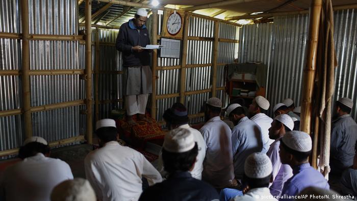 Bildergalerie Ramadan in Conflicting Zone | Rohingya (picture-alliance/AP Photo/N. Shrestha)