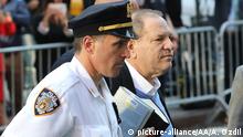USA New York - Harvey Weinstein stellt sich der Polizei