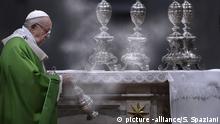 Rom, Vatikan Papst in gruenem Gewand