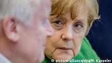 Deutschland Angela Merkel spricht mit Horst Seehofer