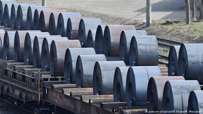 Stahlproduktion in Deutschland (picture-alliance/AP Photo/M. Meissner)