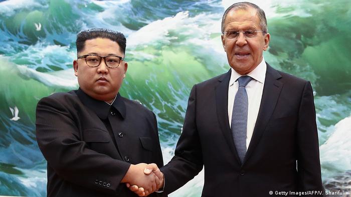 Kim Jong-un y el ministro de Exteriores ruso, Lavrov.