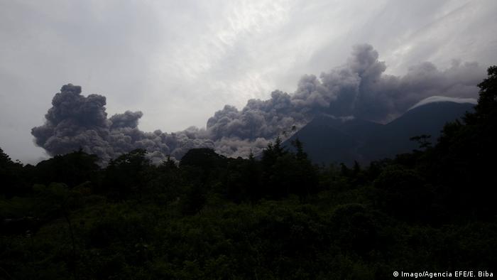 Guatemala Vulkanausbruch Fuego (Imago/Agencia EFE/E. Biba)