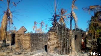 Mosambik, Macomia: Mucojo village had houses destroyed by armed groups
