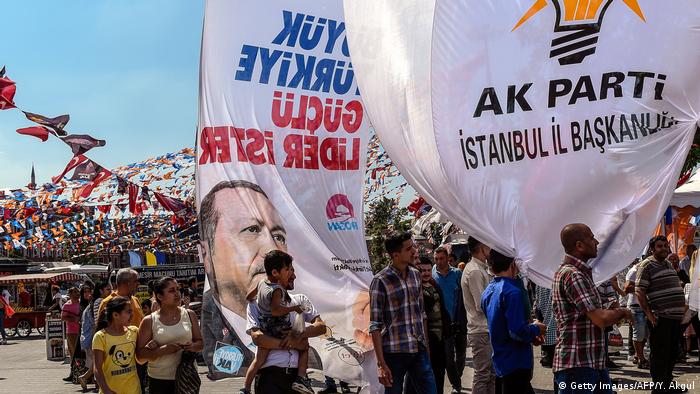 Türkei Wahlkampf AKP (Getty Images/AFP/Y. Akgul)