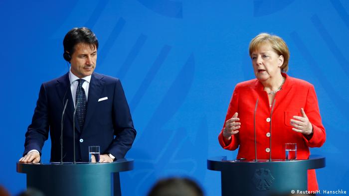 Noul premier italian, Giuseppe Conte, a fost luni seară oaspetele Angelei Merkel la Berlin (Reuters/H. Hanschke)